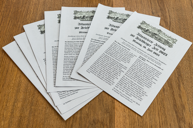 Auch zum 13. historischen Altstadtfest in der Zeit vom 4. bis 13. Juli 2025 wir die Illustrierte Zeitung wieder zu jedem Veranstaltungstag, frisch gedruckt im Fraghäusl der Stadt Friedberg aufliegen. Wir sprachen mit der Verfasserin Regine Nägele über die Entstehungsgeschichte und die neue Ausgabe der Illustrierten.  | Foto: FSeventfoto