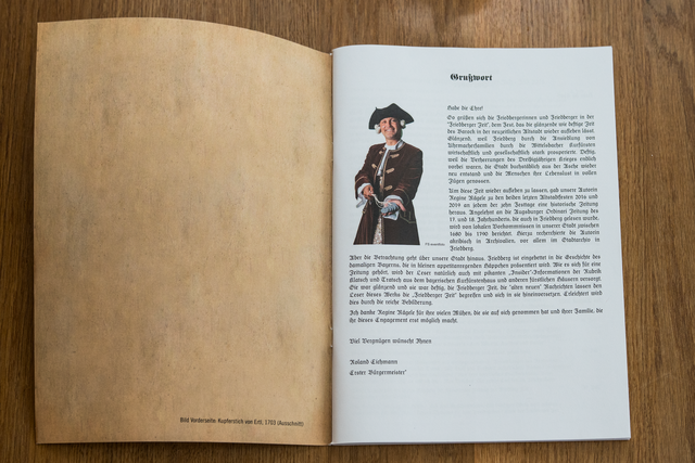 Auch zum 13. historischen Altstadtfest in der Zeit vom 4. bis 13. Juli 2025 wir die Illustrierte Zeitung wieder zu jedem Veranstaltungstag, frisch gedruckt im Fraghäusl der Stadt Friedberg aufliegen. Wir sprachen mit der Verfasserin Regine Nägele über die Entstehungsgeschichte und die neue Ausgabe der Illustrierten. | Foto: FSeventfoto
