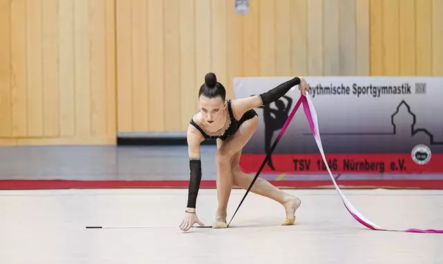 Anna Lena Schmid (TSV 1909 Gersthofen) dominierte die Bayerischen Meisterschaften 2025 der Rhythmischen Sportgymnastik in Nürnberg. | Foto: Christian Habel