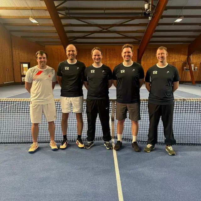 Das erfolgreiche Herren 30 Team des TCR (v.l.n.r. Andreas Gruhler, Jochen Petz, Thilo Rinkenburger, Mario Urban, Daniel Oszfolk)