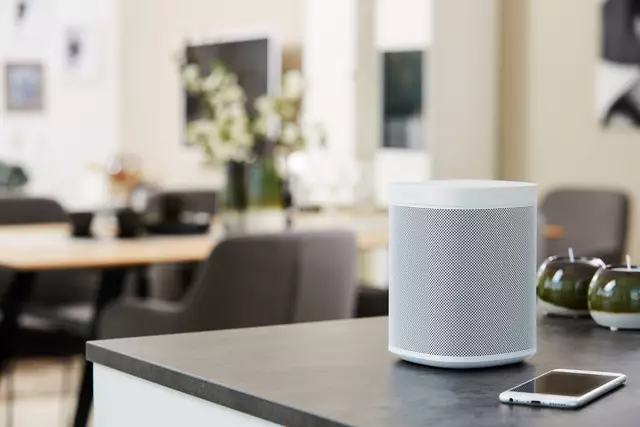 Die Bedienung der Smarthome-Technik per üblicher Sprachassistenten ist ebenso möglich.
 | Foto: DJD/WeberHaus