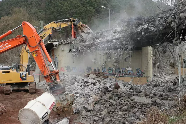 Stark beschädigte Brücke in Marburg kurz vor dem Einsturz
