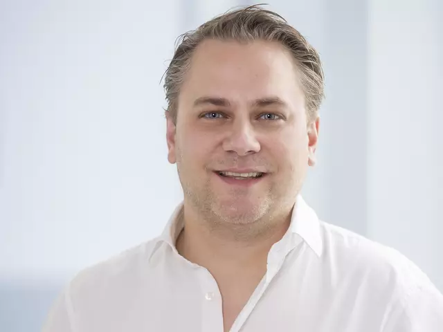 Jeder vierte Mensch hat in seinem Leben mindestens einmal Probleme mit der Schulter. Dr. Florian Döbereiner, Facharzt für Orthopädie und Unfallchirurgie im Orthopädiezentrum Schwabmünchen und Mitglied des Endoprothetikzentrums der Wertachkliniken, informiert am 2. April um 19.30 Uhr im Vortragsraum des Bürgerservicezentrums (BSZ) Königsbrunn, Marktstraße 3a, über Ursachen und Therapiemöglichkeiten | Foto: Matthias Baumgartner