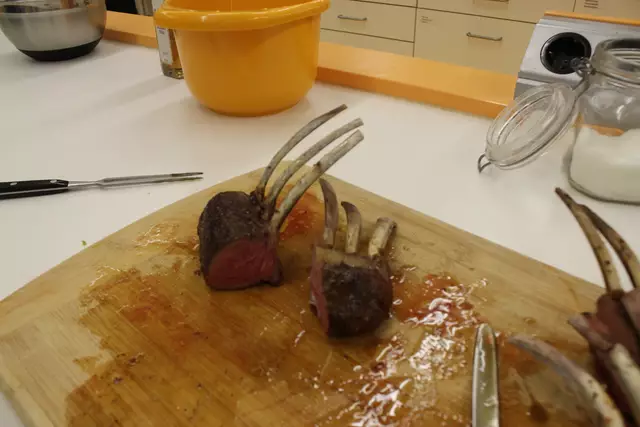 Zum Anbeißen - das Lammkarree. 