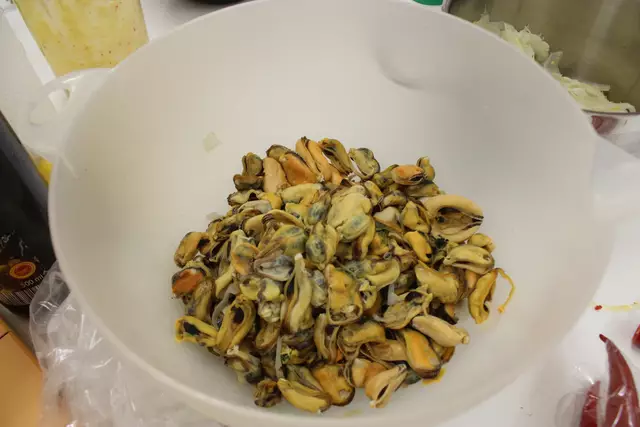 Die Miesmuscheln sind für die "Fisch-Suppe" hergerichtet.