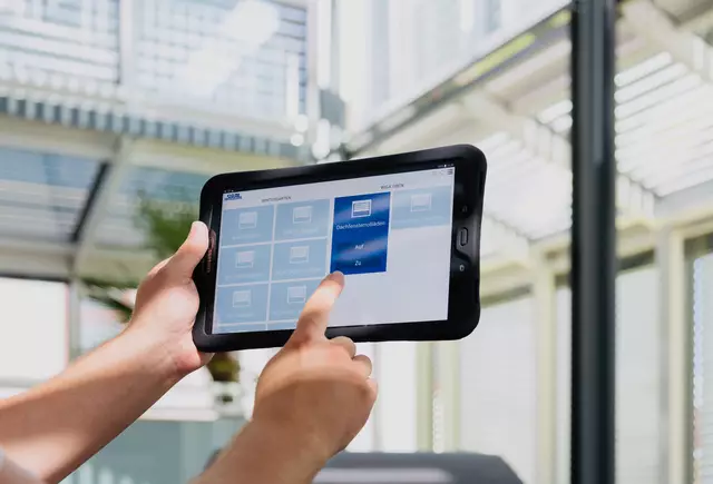 Die größte Energiekostenersparnis ist mit automatisch gesteuerten Rollläden möglich.
 | Foto: DJD/Schanz Rollladensysteme/www.studio-khf.de