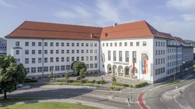Das Landratsamt Augsburg war früher das Verwaltungsgebäude der Reichsbankdirektion. | Foto: Christian Pitz