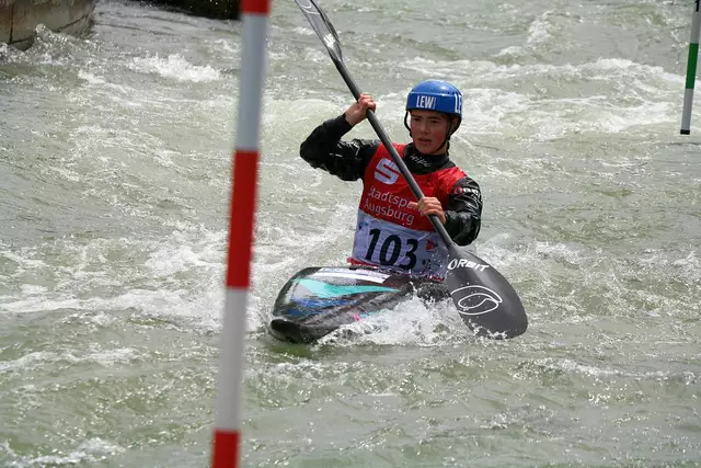 Helene Schmidt traf in ihrem Kayak Cross Debut direkt auf die spätere Siegerin Alena Marx sowie auf die spätere Zweitplazierte Chiara Sabattini | Foto: Marianne Stenglein
