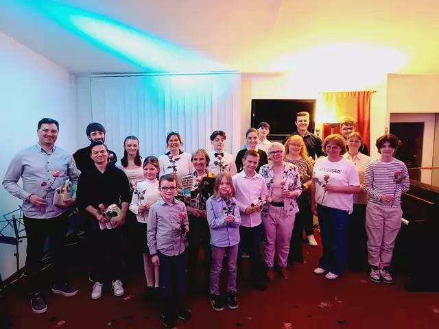 Die Schülerinnen und Schüler des Vereins mit Ihren Lehrern Miroslav Gravohac und Igor Krizman (Links) | Foto: ACL privat