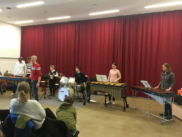 Einen starken Auftritt legte das Percussion Ensemble unter der Leitung von Jim Holzhauser hin. | Foto: T. Roj