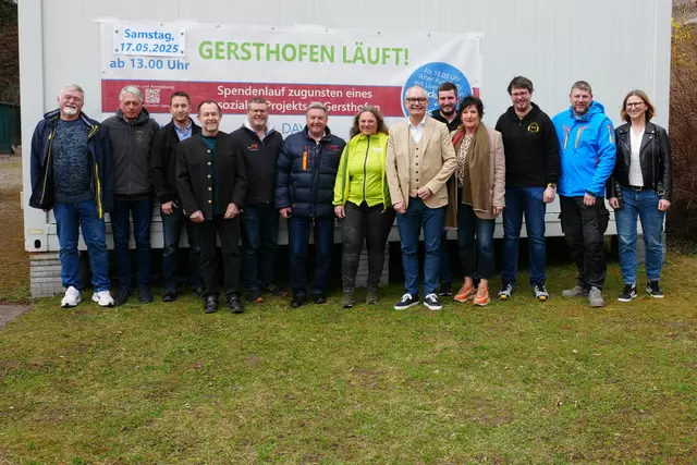 Beim Auftakttreffen für Gersthofen läuft! 2025 trafen sich die Initiatoren mit Michael Wörle, Erster Bürgermeister, bei der Lebensmittelausgabestelle „Gersthofer Tisch“ in der Ludwig-Hermann-Straße 25a. | Foto: Stadt Gersthofen (Kai Schwarz)
