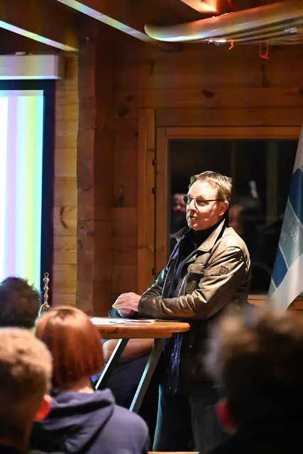 "Pressewart" Alexander Gley präsentiert die zahlreichen Veröffentlichungen im Internet und der gedruckten Presse in 2024