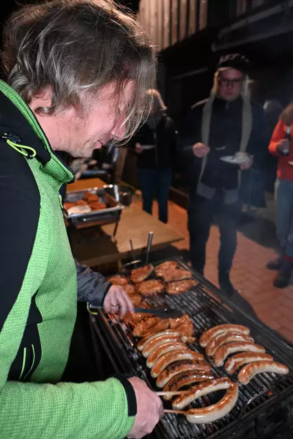 MVS 2025: Grillen nach der anstrengenden Sitzung in Anlehnung an Shakespeare : "Vegan oder nicht vegan, das ist hier die Frage? Egal Hauptsache biologisch abbaubar!
Hang loose and see you on the water in 2025.