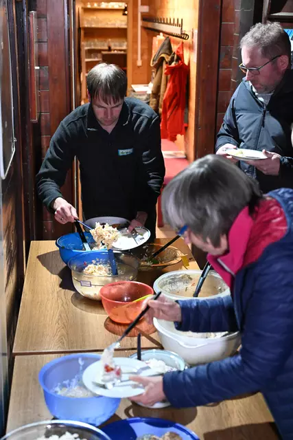 MVS 2025: Grillen nach der anstrengenden Sitzung in Anlehnung an Shakespeare : "Vegan oder nicht vegan, das ist hier die Frage? Egal Hauptsache biologisch abbaubar!
Hang loose and see you on the water in 2025.