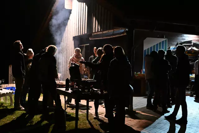 MVS 2025: Grillen nach der anstrengenden Sitzung in Anlehnung an Shakespeare : "Vegan oder nicht vegan, das ist hier die Frage? Egal Hauptsache biologisch abbaubar!
Hang loose and see you on the water in 2025.