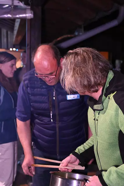 MVS 2025: Grillen nach der anstrengenden Sitzung in Anlehnung an Shakespeare : "Vegan oder nicht vegan, das ist hier die Frage? Egal Hauptsache biologisch abbaubar!
Hang loose and see you on the water in 2025.