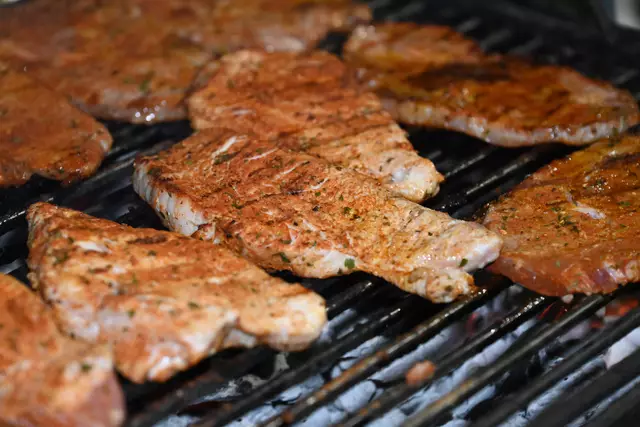 MVS 2025: Grillen nach der anstrengenden Sitzung in Anlehnung an Shakespeare : "Vegan oder nicht vegan, das ist hier die Frage? Egal Hauptsache biologisch abbaubar!
Hang loose and see you on the water in 2025.