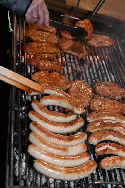 MVS 2025: Grillen nach der anstrengenden Sitzung in Anlehnung an Shakespeare : "Vegan oder nicht vegan, das ist hier die Frage? Egal Hauptsache biologisch abbaubar!
Hang loose and see you on the water in 2025.