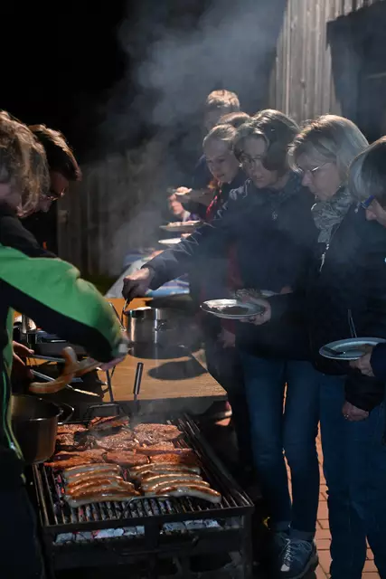 MVS 2025: Grillen nach der anstrengenden Sitzung in Anlehnung an Shakespeare : "Vegan oder nicht vegan, das ist hier die Frage? Egal Hauptsache biologisch abbaubar!
Hang loose and see you on the water in 2025.