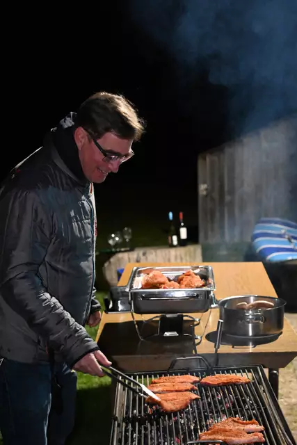 MVS 2025: Grillen nach der anstrengenden Sitzung in Anlehnung an Shakespeare : "Vegan oder nicht vegan, das ist hier die Frage? Egal Hauptsache biologisch abbaubar!
Hang loose and see you on the water in 2025.