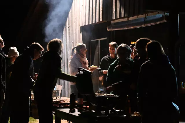 MVS 2025: Grillen nach der anstrengenden Sitzung in Anlehnung an Shakespeare : "Vegan oder nicht vegan, das ist hier die Frage? Egal Hauptsache biologisch abbaubar!
Hang loose and see you on the water in 2025.