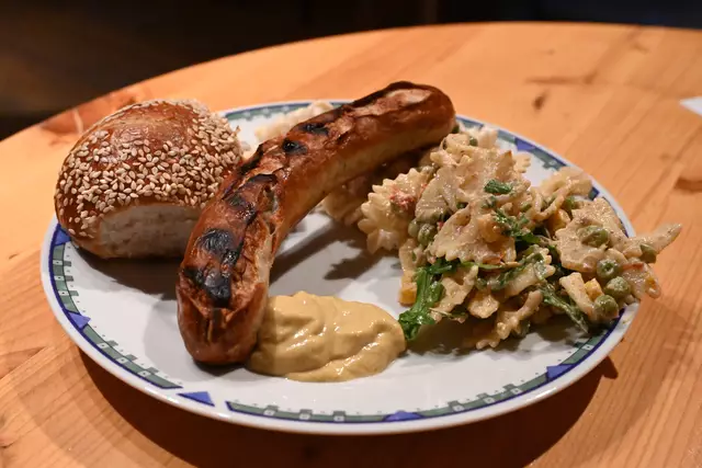 MVS 2025: Grillen nach der anstrengenden Sitzung in Anlehnung an Shakespeare : "Vegan oder nicht vegan, das ist hier die Frage? Egal Hauptsache biologisch abbaubar!
Hang loose and see you on the water in 2025.