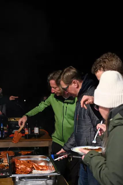 MVS 2025: Grillen nach der anstrengenden Sitzung in Anlehnung an Shakespeare : "Vegan oder nicht vegan, das ist hier die Frage? Egal Hauptsache biologisch abbaubar!
Hang loose and see you on the water in 2025.