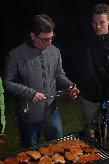 MVS 2025: Grillen nach der anstrengenden Sitzung in Anlehnung an Shakespeare : "Vegan oder nicht vegan, das ist hier die Frage? Egal Hauptsache biologisch abbaubar!
Hang loose and see you on the water in 2025.