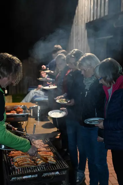 MVS 2025: Grillen nach der anstrengenden Sitzung in Anlehnung an Shakespeare : "Vegan oder nicht vegan, das ist hier die Frage? Egal Hauptsache biologisch abbaubar!
Hang loose and see you on the water in 2025.