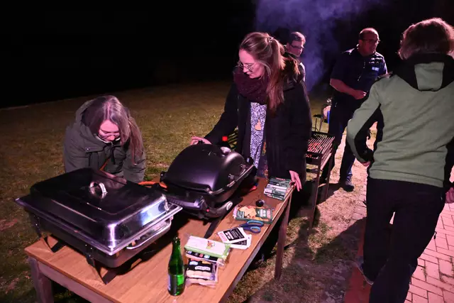 MVS 2025: Grillen nach der anstrengenden Sitzung in Anlehnung an Shakespeare : "Vegan oder nicht vegan, das ist hier die Frage? Egal Hauptsache biologisch abbaubar!
Hang loose and see you on the water in 2025.