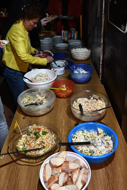 MVS 2025: Grillen nach der anstrengenden Sitzung in Anlehnung an Shakespeare : "Vegan oder nicht vegan, das ist hier die Frage? Egal Hauptsache biologisch abbaubar!
Hang loose and see you on the water in 2025.