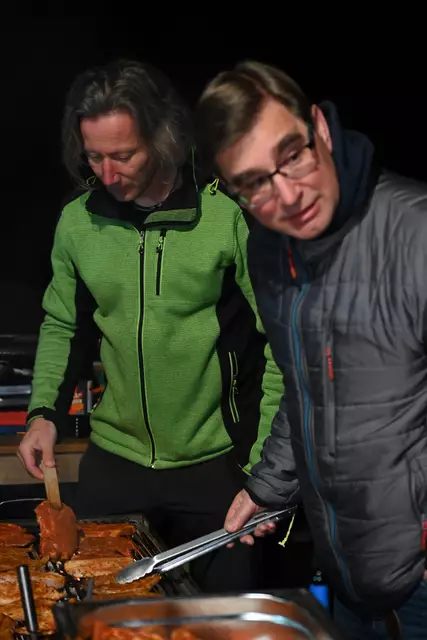 MVS 2025: Grillen nach der anstrengenden Sitzung in Anlehnung an Shakespeare : "Vegan oder nicht vegan, das ist hier die Frage? Egal Hauptsache biologisch abbaubar!
Hang loose and see you on the water in 2025.