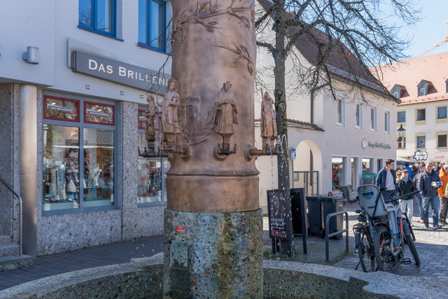 Judika-Markt 2025 in Friedberg/Bayern - der neu renovierte Pilgerbrunnen | Foto: FSeventfoto