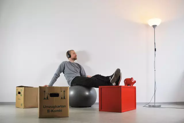 Endlich in die eigenen vier Wände. Gerade bei der ersten Mietwohnung ist ein genaues Rechnen gefragt.
 | Foto: DJD/Geld und Haushalt
