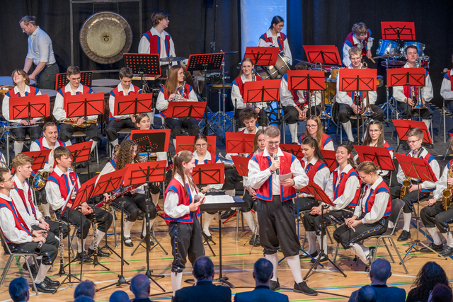 Städt. Jugendkapelle Friedberg - Frühjahrskonzert 2025 in der Max-Kreitmayr-Halle - Auftritt A-Orchester - Moderation: Anna Körner und Timo Gierlinger