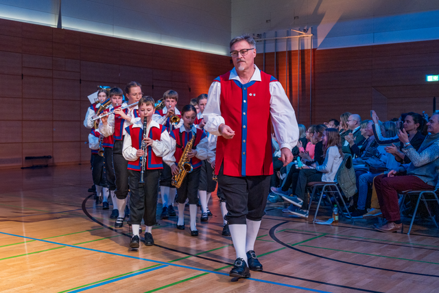Städt. Jugendkapelle Friedberg - Frühjahrskonzert 2025 in der Max-Kreitmayr-Halle - Auftritt B-Orchester mit dem musikalischen Leiter Andreas Thon | Foto: FSeventfoto