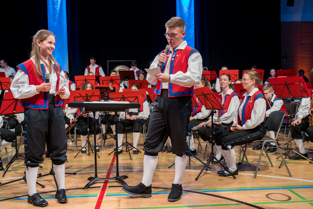 Städt. Jugendkapelle Friedberg - Frühjahrskonzert 2025 in der Max-Kreitmayr-Halle - Auftritt A-Orchester - Moderation: Anna Körner und Timo Gierlinger