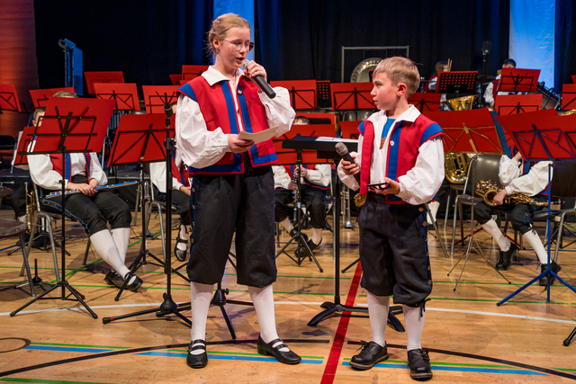 Städt. Jugendkapelle Friedberg - Frühjahrskonzert 2025 in der Max-Kreitmayr-Halle - Auftritt B-Orchester - Moderation: Anna Körner und Timo Gierlinger | Foto: FSeventfoto