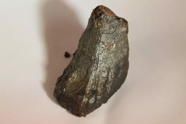Teil eines Gußfusses von einem Ofen der Burg Hatzfeld
