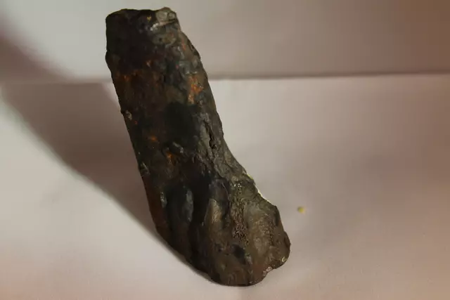 Gußfuß von einem Ofen der Burg Hatzfeld