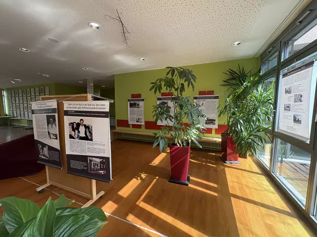Foto: Ausstellung "Die Opfer des NSU und die Aufarbeitung der Verbrechen" in der Mensa der Mittelschule Meitingen. (Bild: Mittelschule Meitingen)