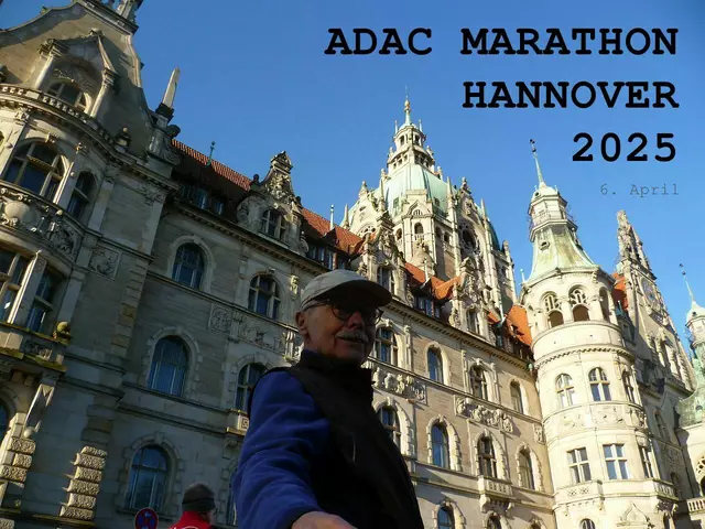 Da strahlt sogar das Rathaus der Landeshauptstadt. - Bestes Laufwetter für die ADAC Laufveranstaltung in Hannover 2025. 
