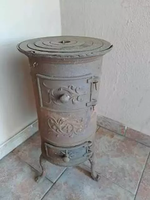 Vielleicht sah so oder ähnlich ein Gußofen auf Burg Hatzfeld aus, die Funde der Ofenringe und Gußfüsse zeugen davon.