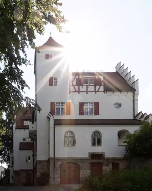 Die Villa Eberhardt in Ulm bietet eine würdevolle Atmosphäre für den besonderen Filmdreh. | Foto: Nina Eisele 