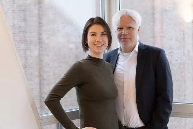 Dr. Sarah Krämer und Dr. Klaus Hönig vom Universitätsklinikum Ulm sind die Initiatoren der Schatzkiste | Foto: Nina Eisele 