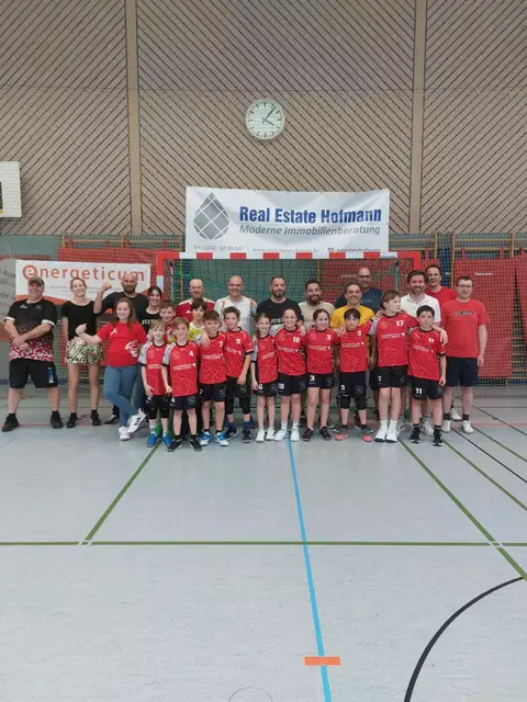 Auch die E-Jugend lieferte sich ein Match gegen die Eltern. | Foto: Sarah Mahle