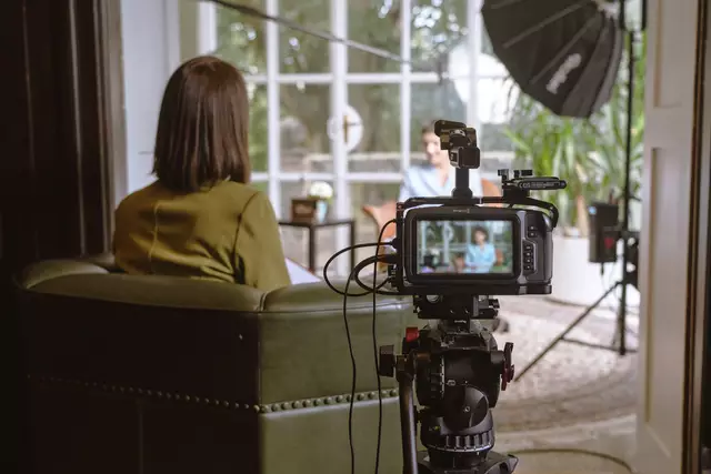 Jeder Dreh findet in einem professionellen Rahmen statt und wird mit viel Liebe zum Detail vorbereitet. | Foto: Enes Ertugrul 