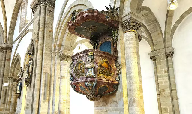 Im Dom | Foto: Shima Mahi