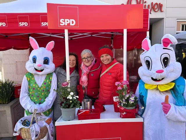 Die Osterhasen hoppelten mit ihren Körben am Marktsonntag auch am SPD-Stand vorbei. | Foto: SPD Friedberg