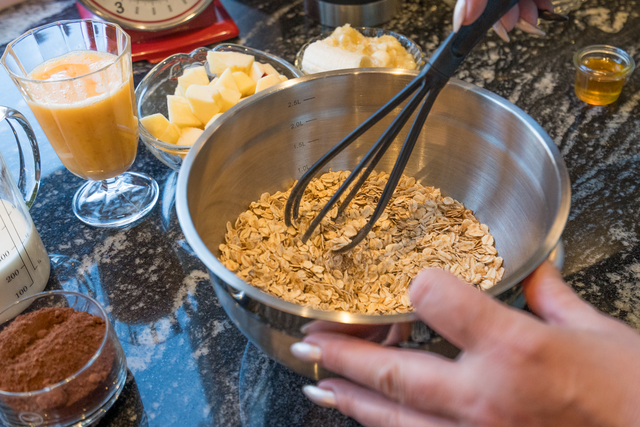 Sabinas Kochstudio 2025 - Apfel-Bananen-Kuchen | Foto: FSeventfoto